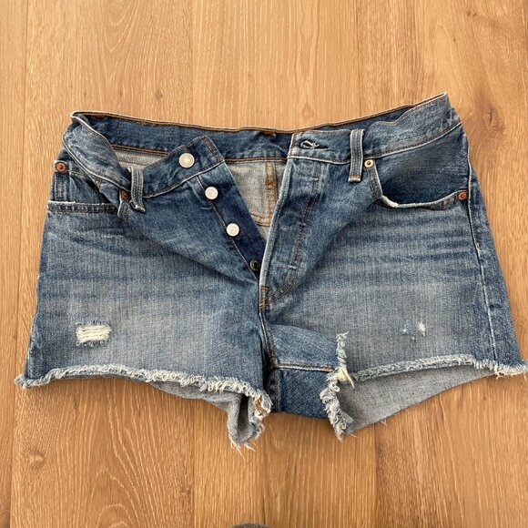 Levi’s Shorts Women 30 Waist 501 Original Fit High Rise Denim Blue Button Fly - Picture 6 of 14